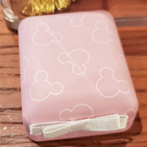 DISNEY PARKS CINDERELLA'S CARRIAGE NECKLACE - Picture 3 of 3